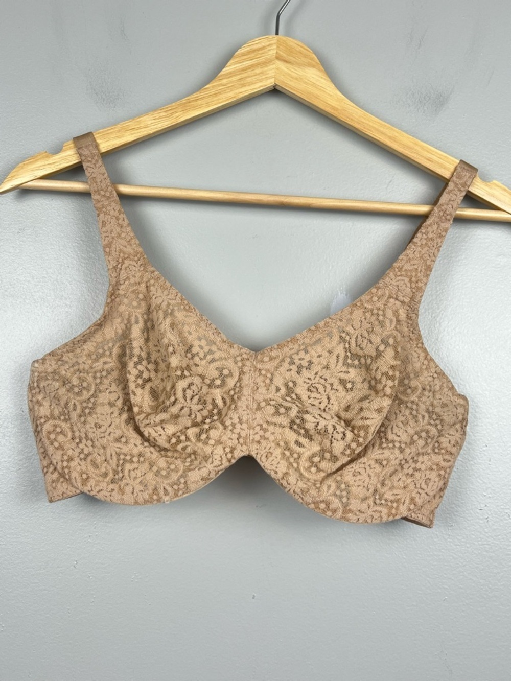 Wacoal 65547 beige Halo Lace Full Figure Underwire bra, 34DD.